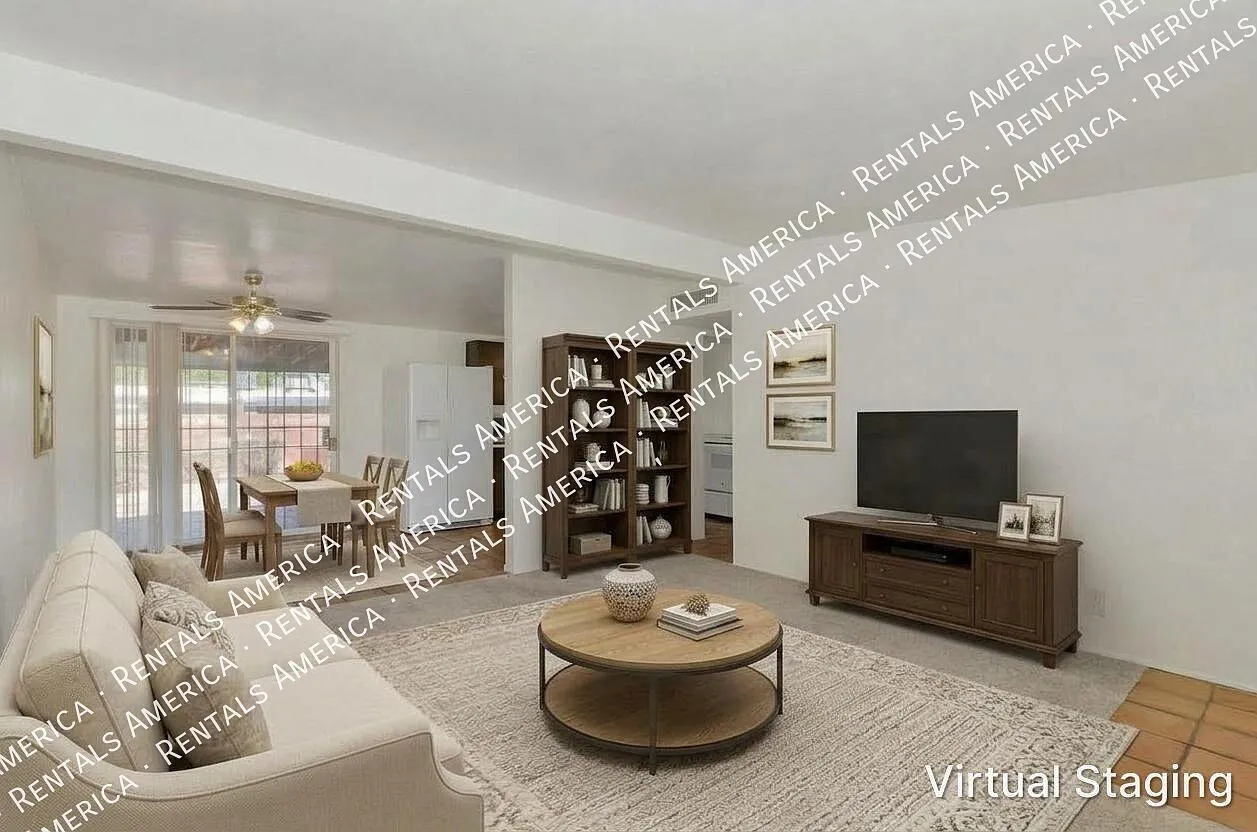 Cute 3 bedroom/2 bath with huge yard! — Photo 1