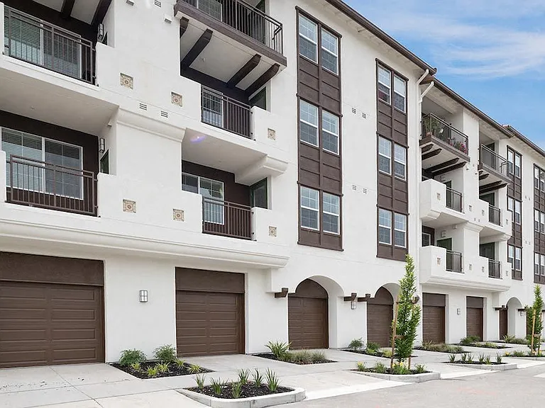 Deer Creek Apartments — Photo 45