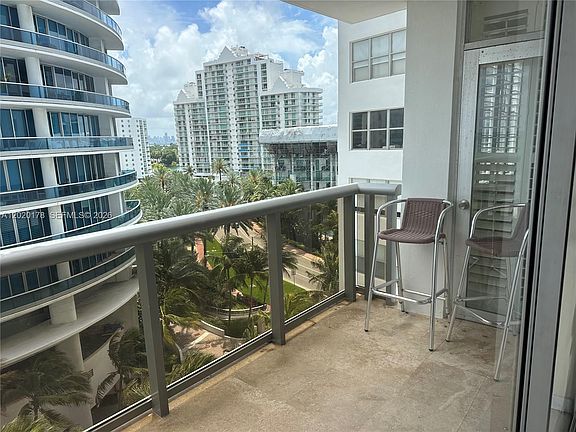 5th image of 6039 Collins Ave APT 924