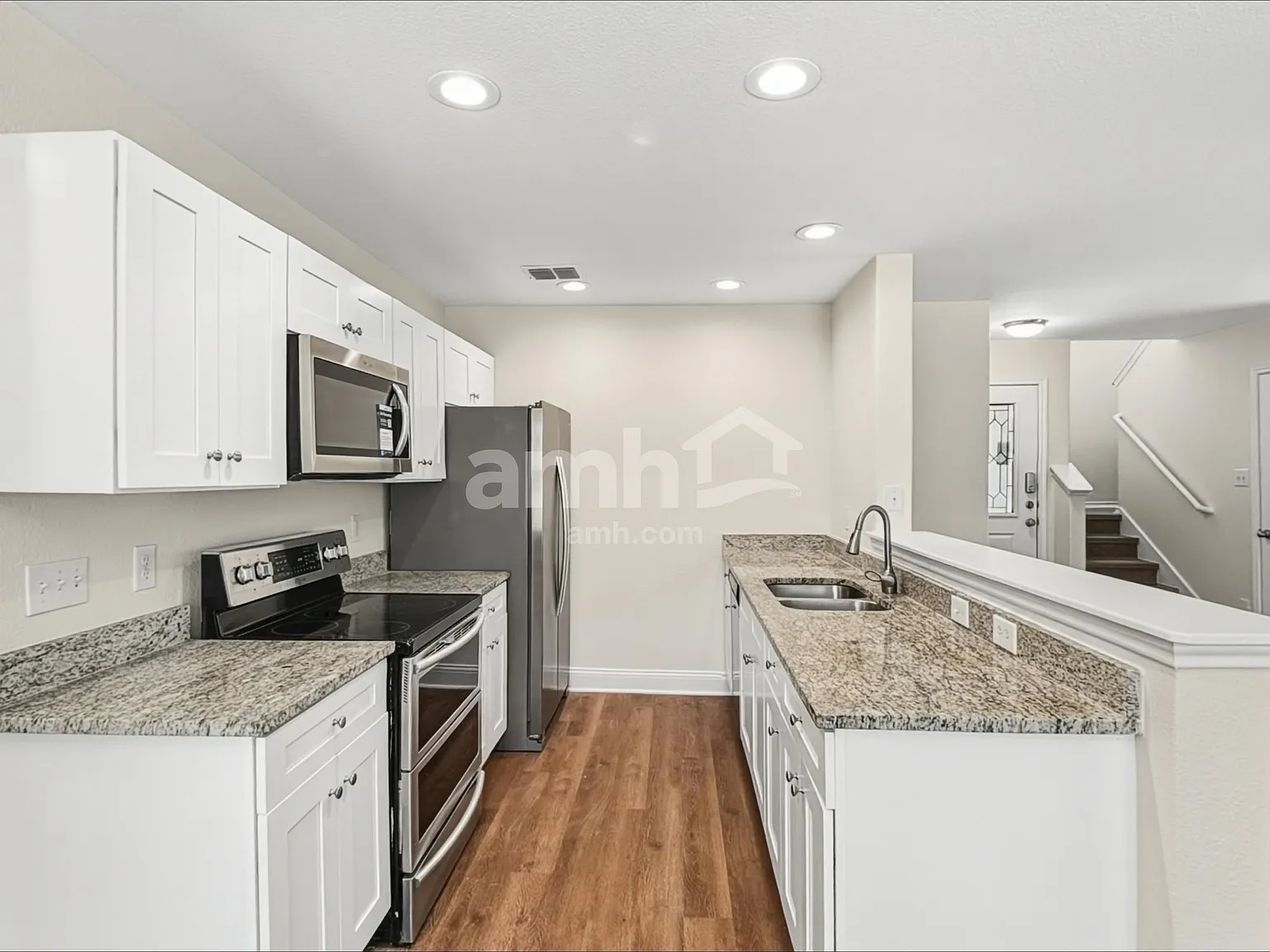3 bed, 2.5 bath, 1526 sqft, $1,725 — Photo 3