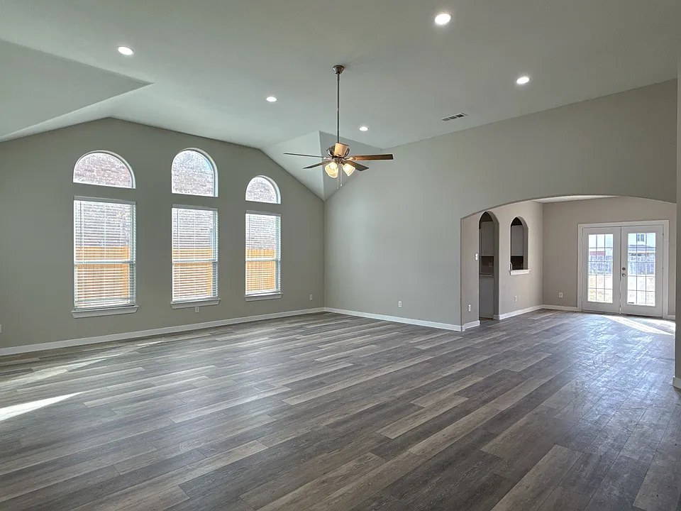 1913 Pin Oak Trl