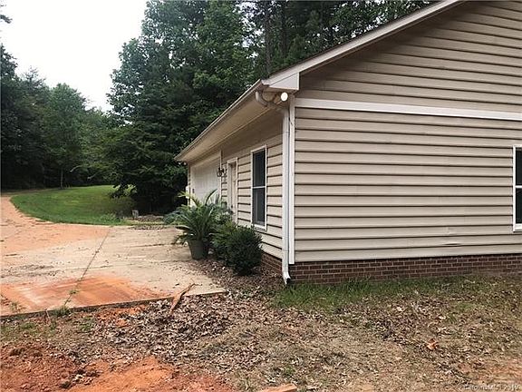2nd image of 135 Hobbs Ln #2