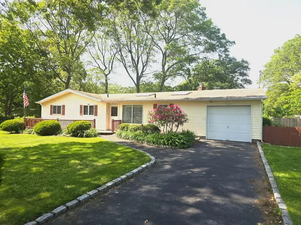 149 Crestwood Drive, Shirley, NY 11967
