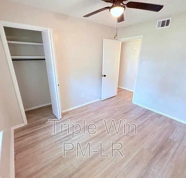 220 Randall Dr — Photo 28