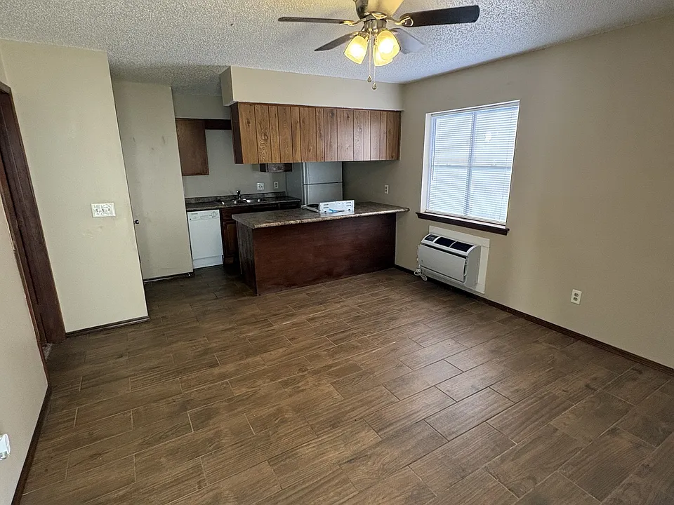 203 S Baggett St #1