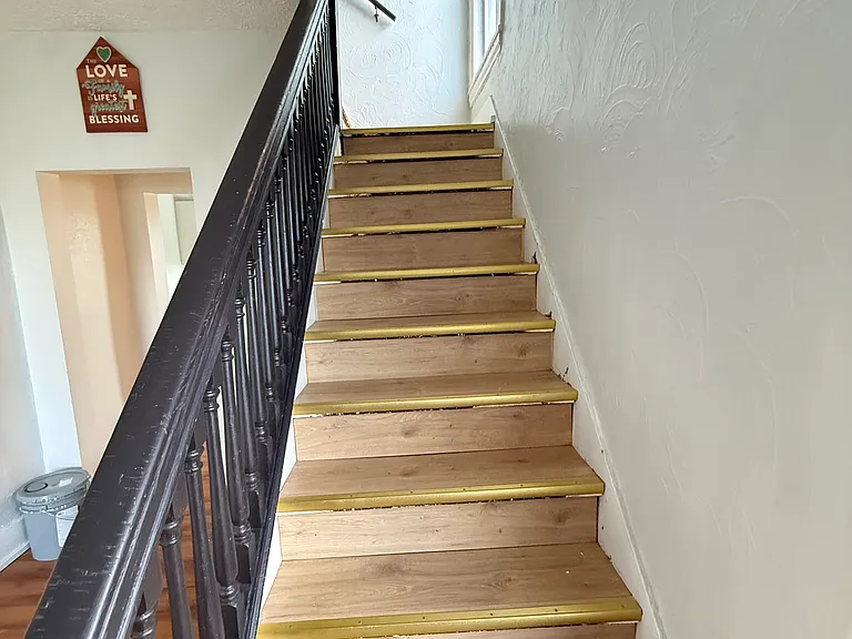 304 W 9th St #1 — Photo 8