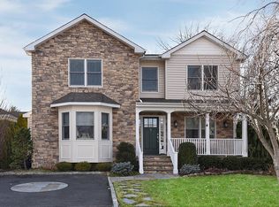 31 Linwood Rd S, Port Washington, NY 11050