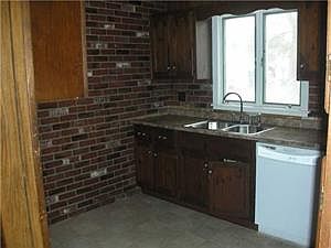 5th image of 388 Stanley St
