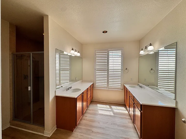 2116 Grove Park Ln — Photo 22