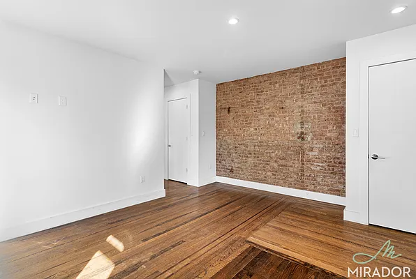 Rented by Mirador Real Estate | media 9