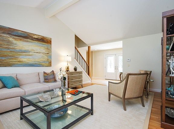 3rd image of 3020 N Wilshire Ln