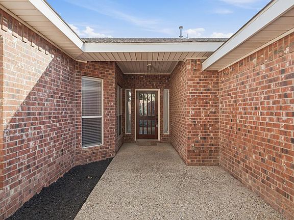 4th image of 2527 Castleford Rd