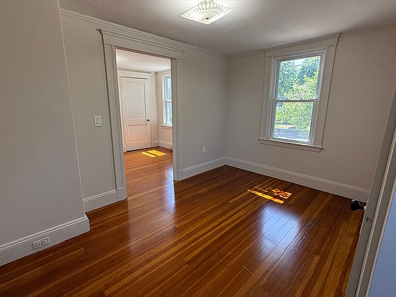 5th image of 969 N Main St