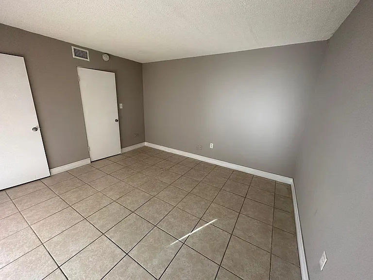 1830 Maravilla Ave #311 — Photo 10