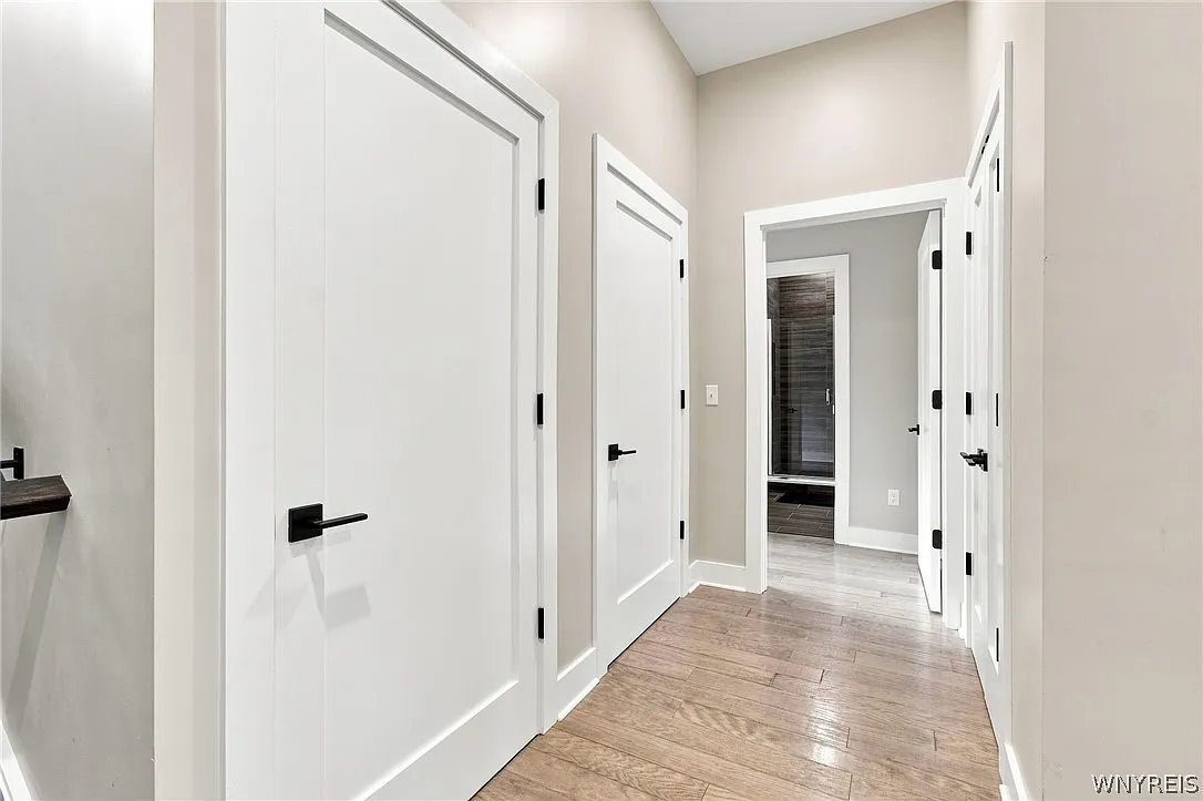 3 bed, 2.5 bath, 2679 sqft, $8,000 — Photo 4