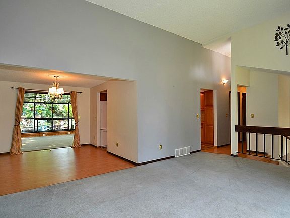 5th image of 420 E Sleigh Ct