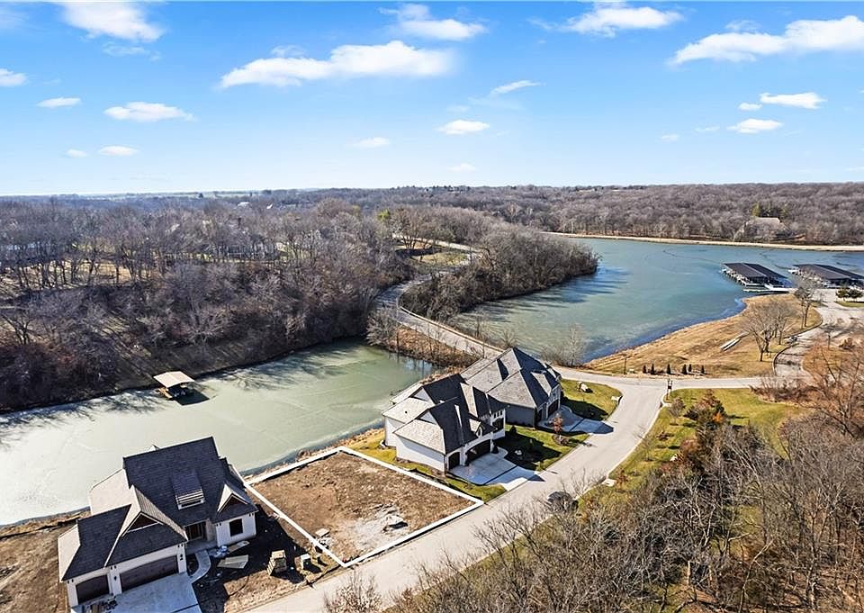 1st image of 35 Cove Ct