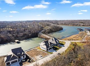 35 Cove Ct, Loch Lloyd, MO 64012