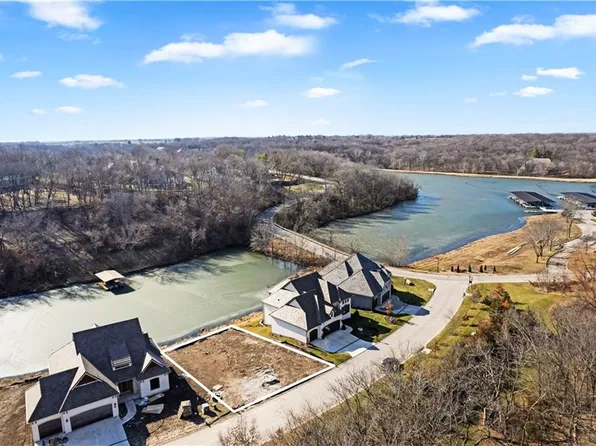 35 Cove Ct, Loch Lloyd, MO 64012