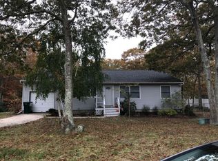 50 Lynncliff Rd, Hampton Bays, NY 11946