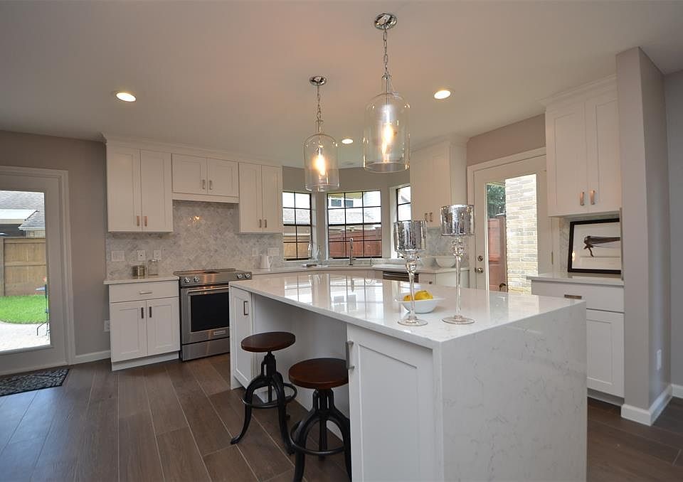 1st image of 1011 Oyster Bay Dr