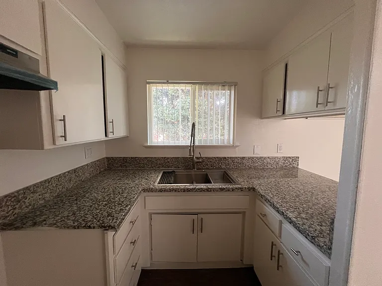 Knotty Apartments — Photo 13
