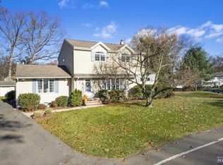 4 Stevens Pl, Oakland, NJ 07436