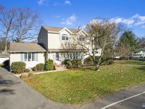 4 Stevens Pl, Oakland, NJ 07436