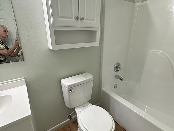 2nd image of 532 Schneider Dr APT C