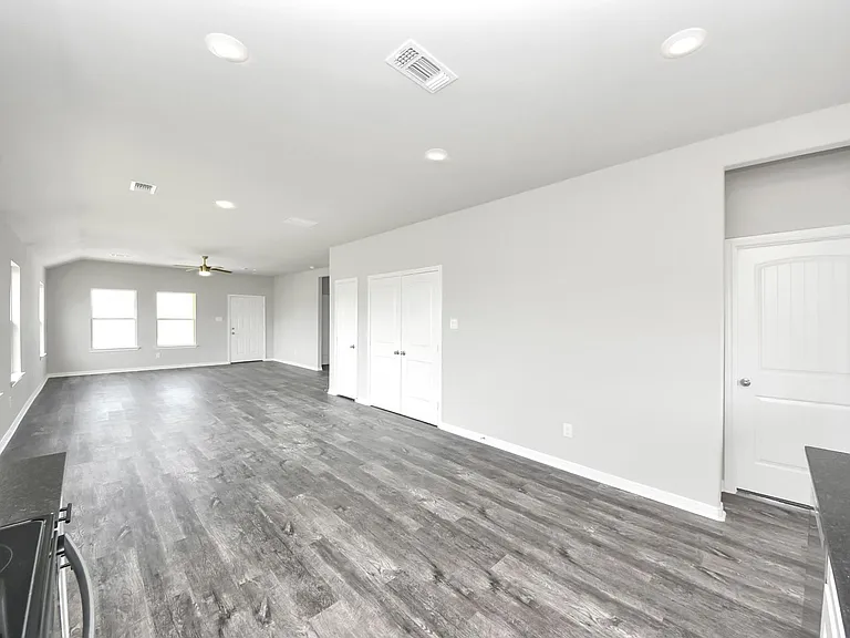 688 Swallow Dr — Photo 8
