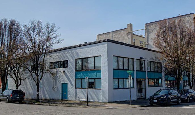 1st image of 544 SE Oak St #206