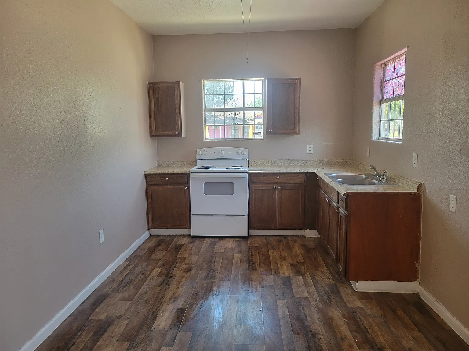 3 bed, 675 sqft, $1,300 — Photo 3