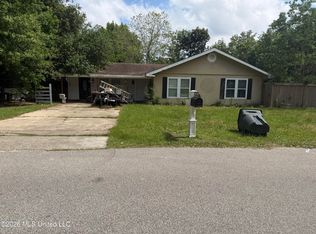 205 Pine St, Waveland, MS 39576