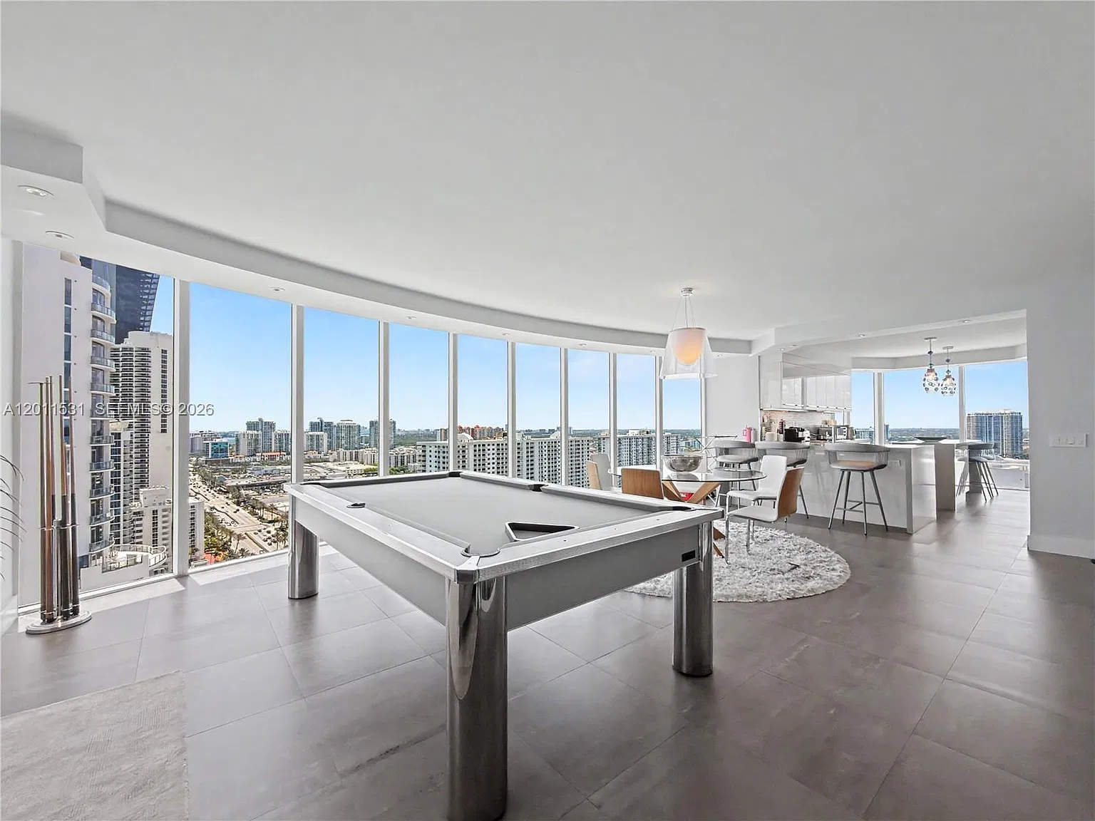 The Pinnacle Condo — Photo 1
