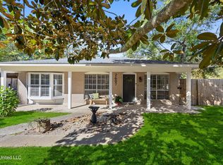 2607 Beaugez St, Ocean Springs, MS 39564