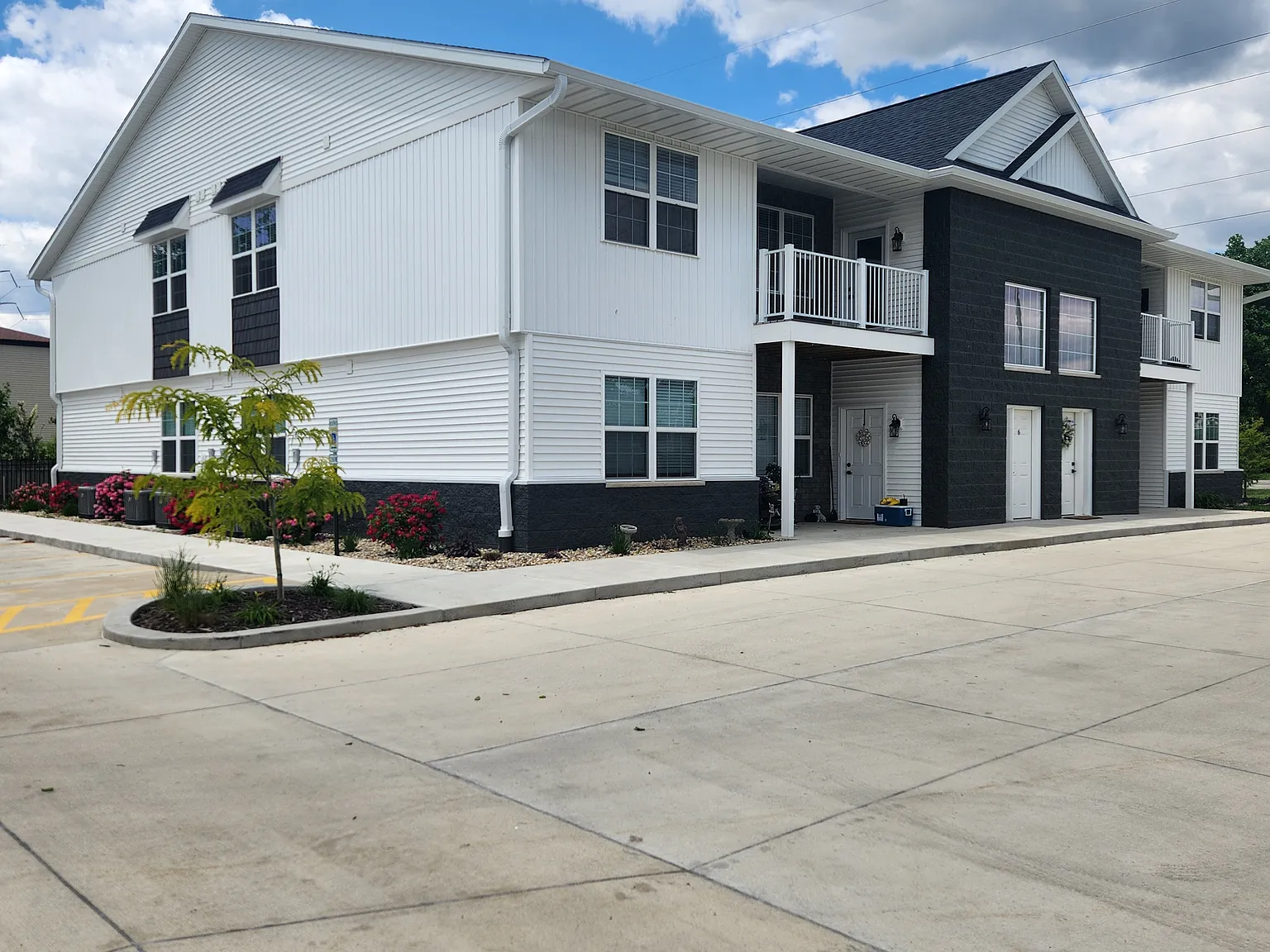 2 bed, 1200 sqft, $1,800 — Photo 2
