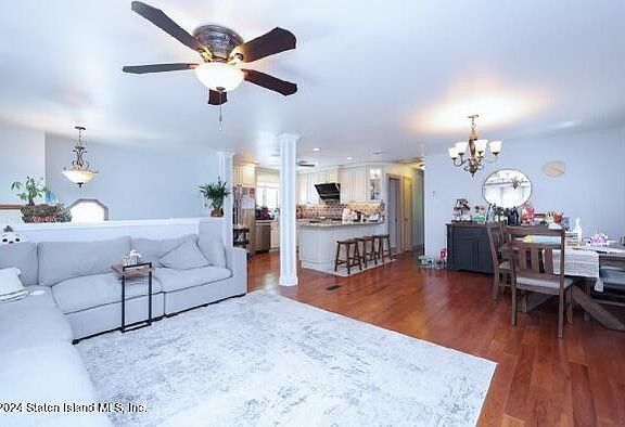 4th image of 385 Mosely Ave
