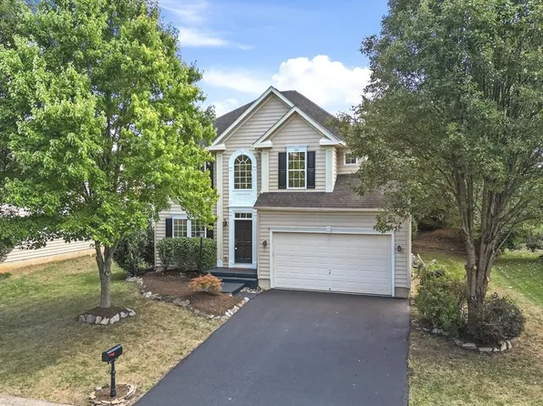 174 Augustine Ct, Kearneysville, WV 25430