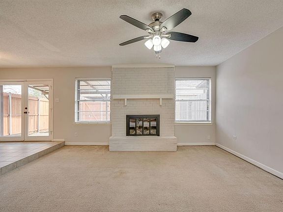 3rd image of 2055 Clubview Dr