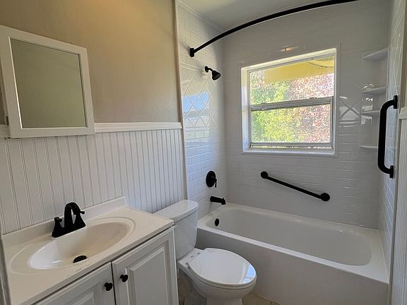 5th image of 708 Avenue I APT A