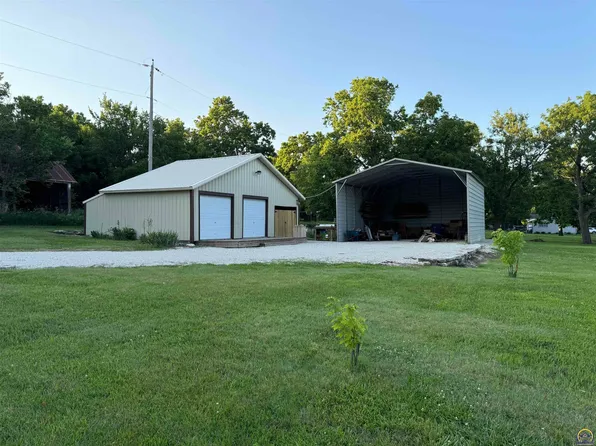 401/407 Locust St, Eskridge, KS 66423