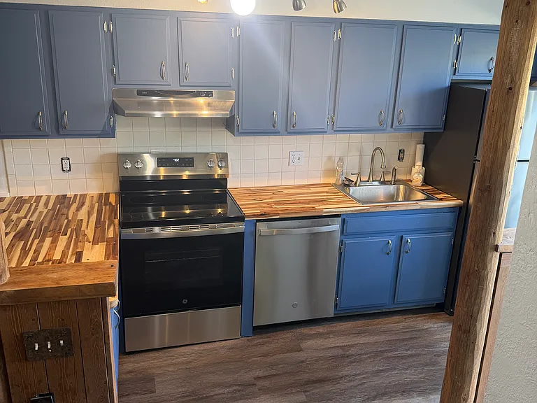 155 Van Anderson Dr #3 — Photo 3