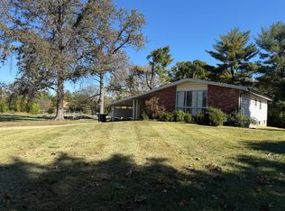 9404 Grandview Dr, Saint Louis, MO 63132