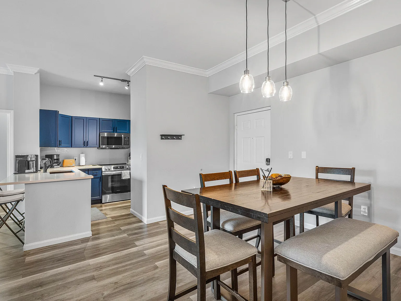 2 bed, 2.0 bath, 1174 sqft, $2,200 — Photo 3