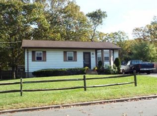 84 Suffolk Ave, Flanders, NY 11901
