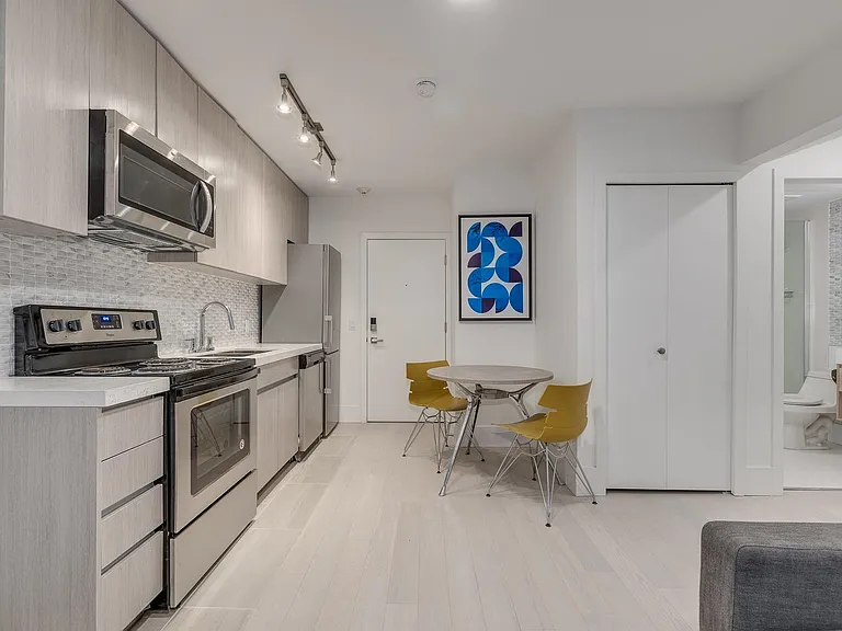 1425 Haro St #105 — Photo 8