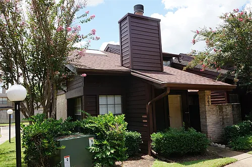 2611 Grants Lake Blvd Photo 1