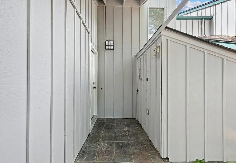 2105 Hawkins Ln — Photo 3