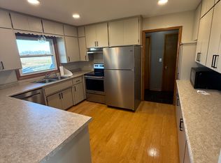 1735 Shamrock Ln, New Richmond, WI 54017