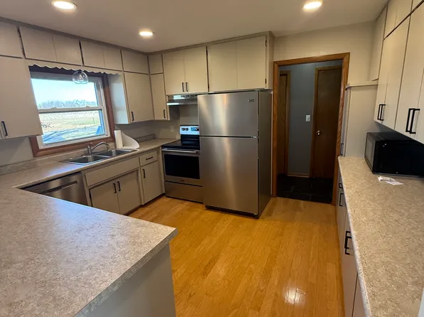 1735 Shamrock Ln, New Richmond, WI 54017